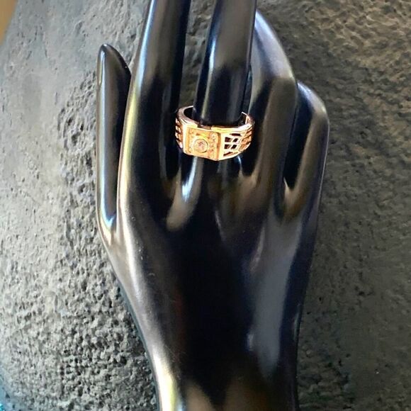 Beautiful Gold Signet ring, SZ 10.75, Mark unidentifiable - Picture 3 of 5